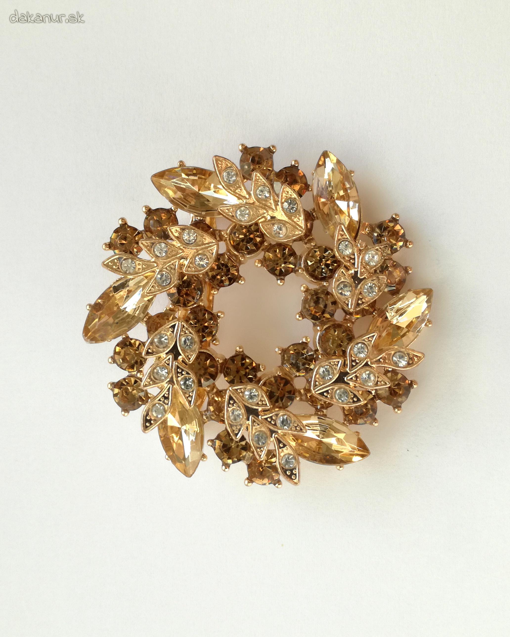 Zlatá brošňa s listami