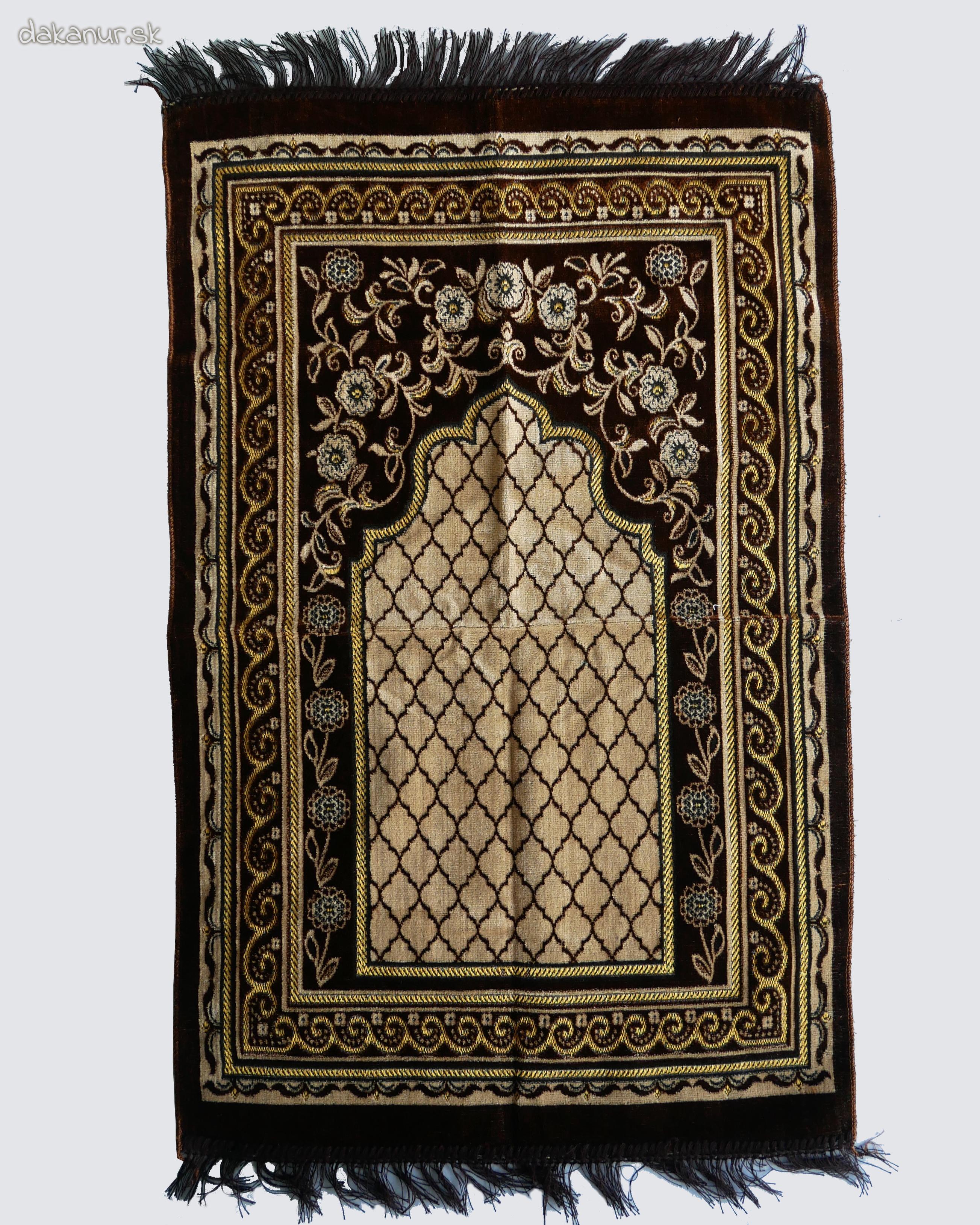 Modlitebný hnedý koberček s ornamentom