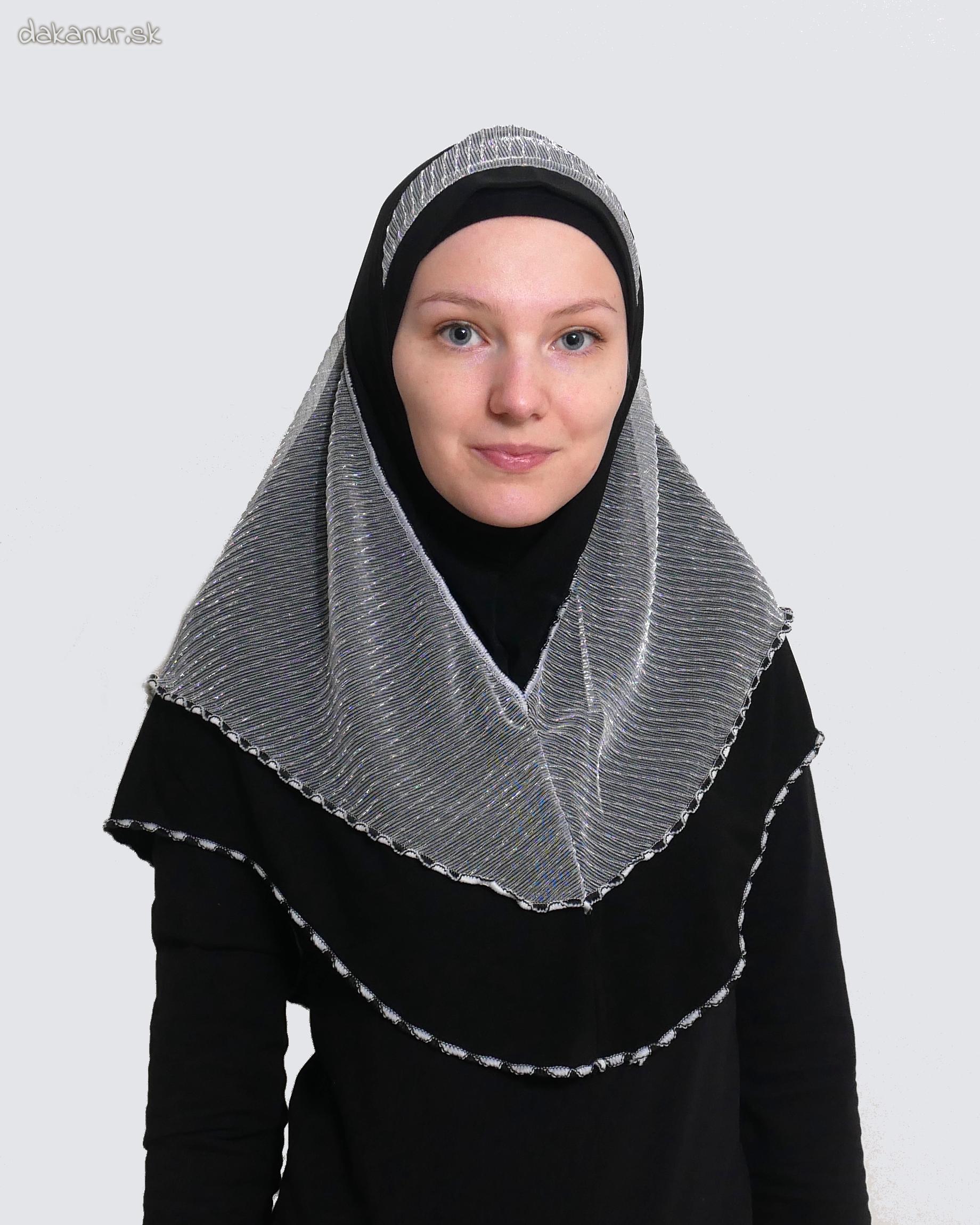 Ozdobný čierny hijáb