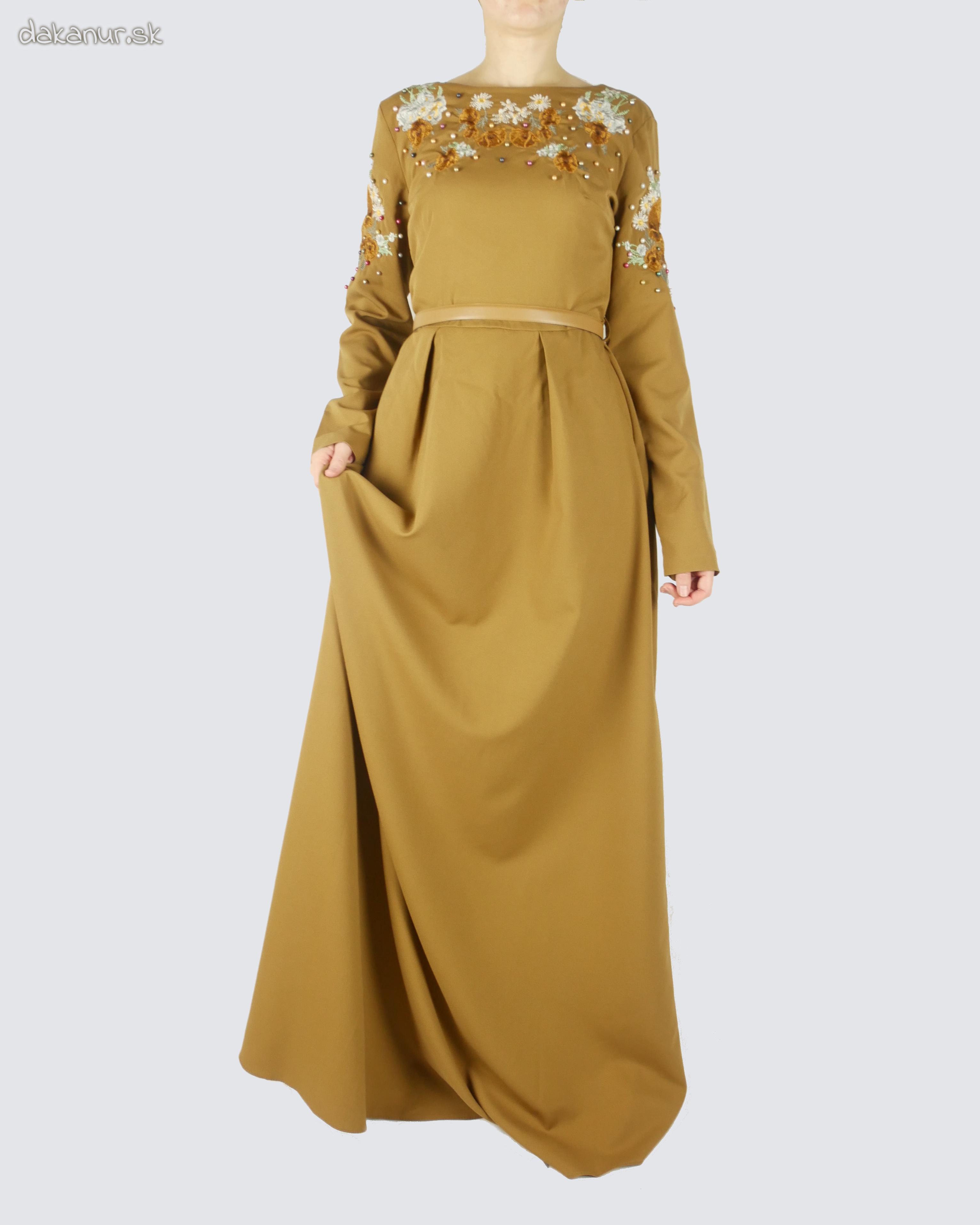 Hnedé vyšívané šaty zdobené korálkami