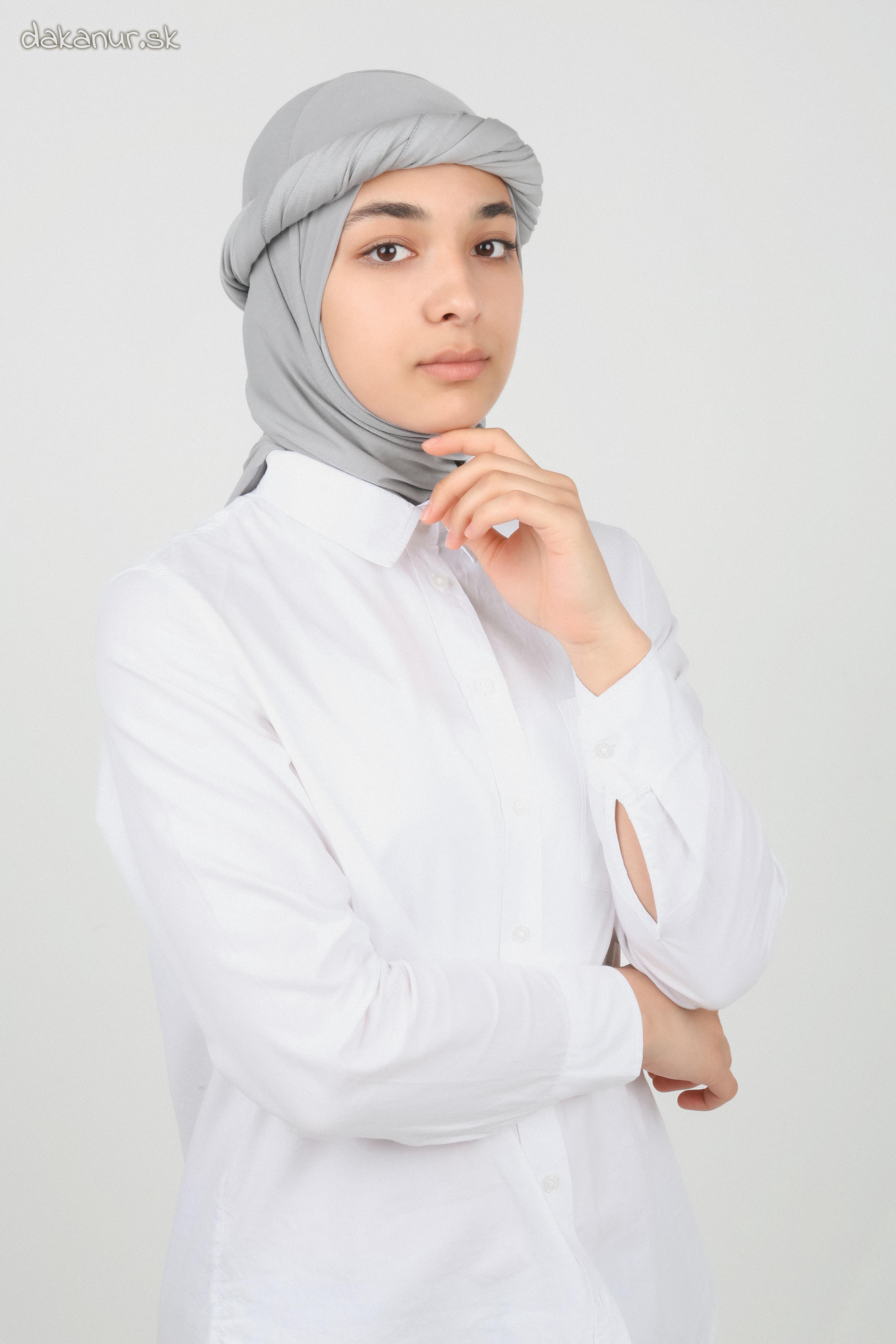 Hijáb šedý s "čiapočkou"