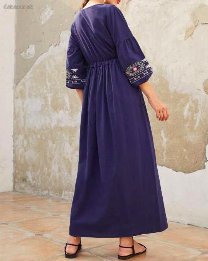 Folklórne modré vyšívané šaty